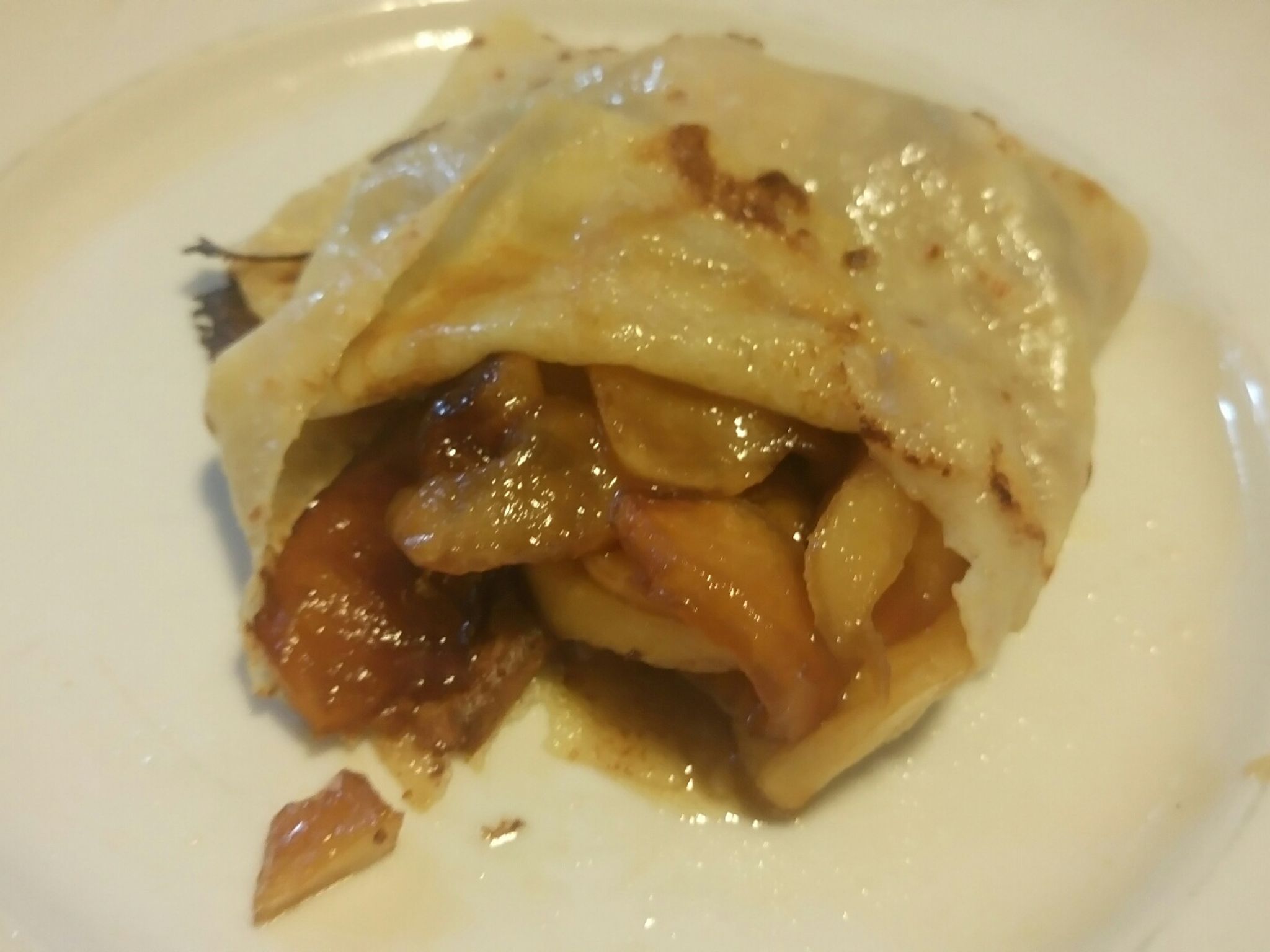Crêpes aux pommes flambées à la poêle : Recette de Crêpes aux pommes