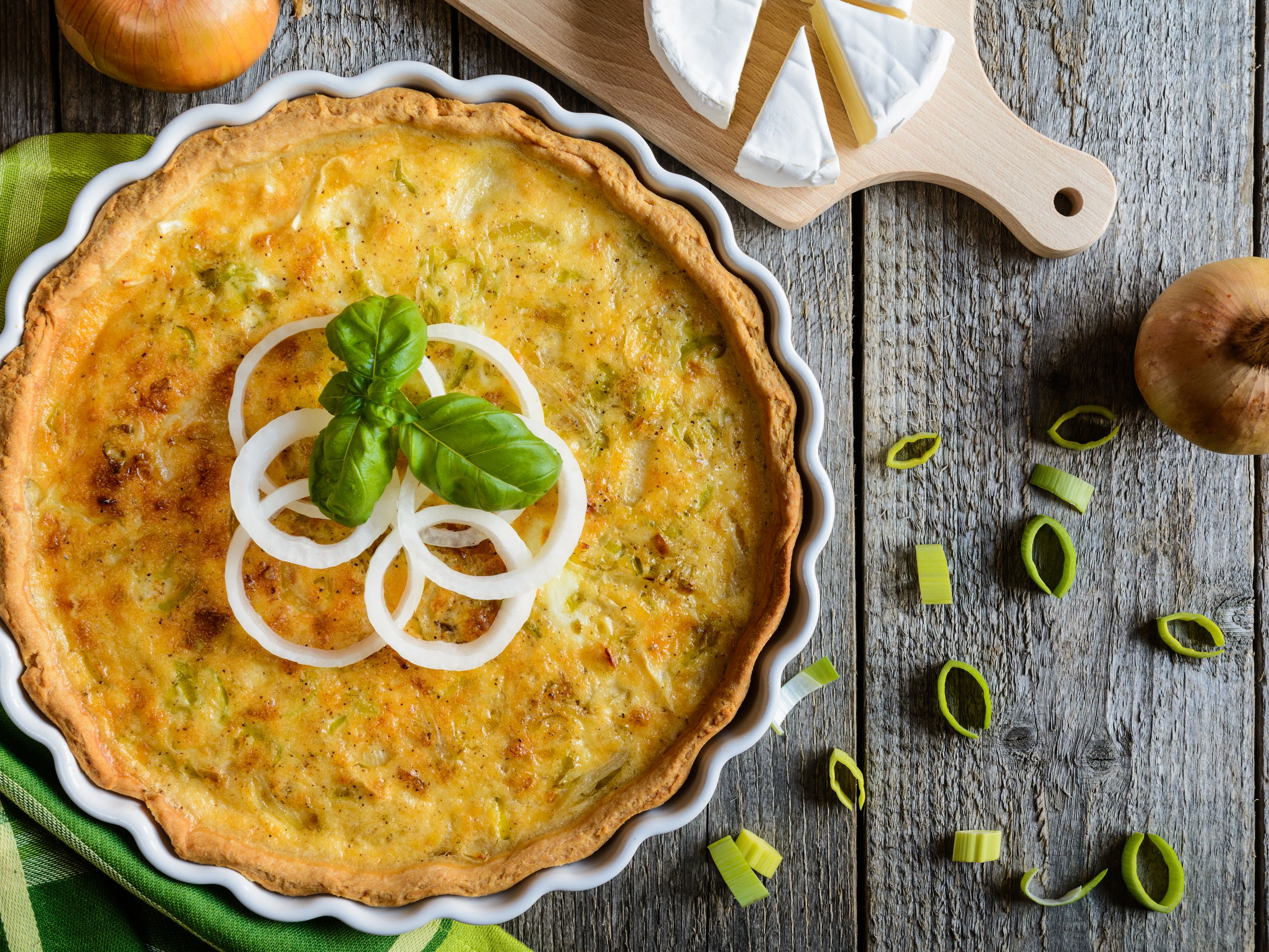 Tartelettes oignons feta : Recette de Tartelettes oignons feta - Marmiton