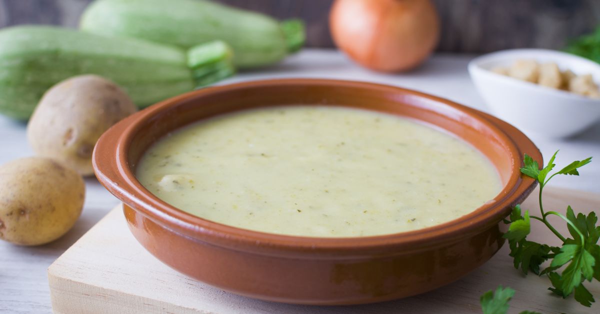 Soupe pommes de terre, courgettes et carottes : recette de Soupe pommes
