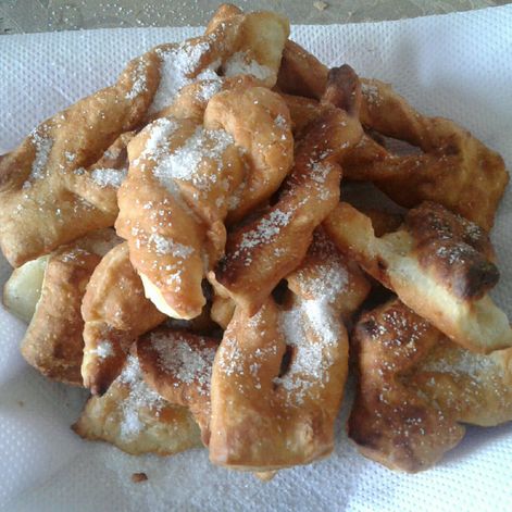Bugnes lyonnaises : Recette de Bugnes lyonnaises - Marmiton