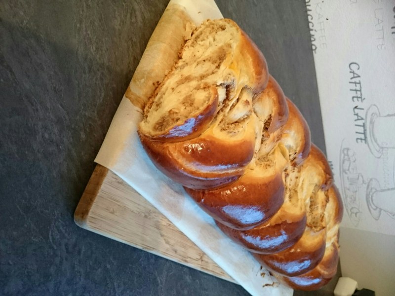 Brioche Tressee Aux Amandes Et Noisettes Recette De Brioche