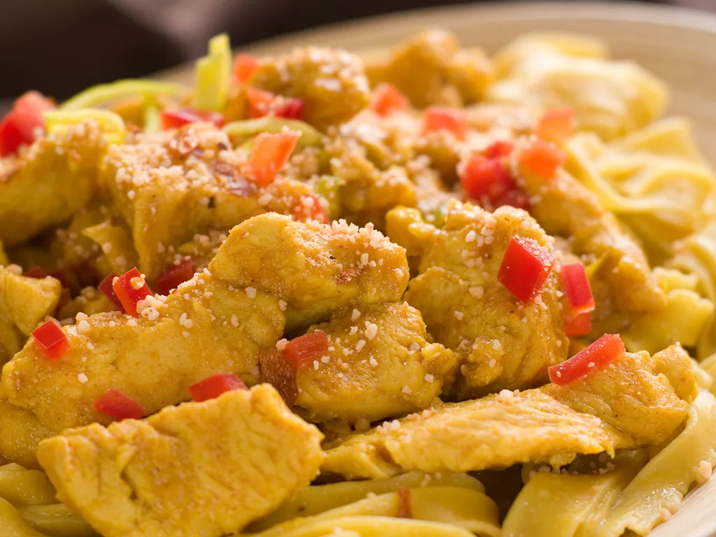 Pâtes au poulet et au curry : Recette de Pâtes au poulet et au curry