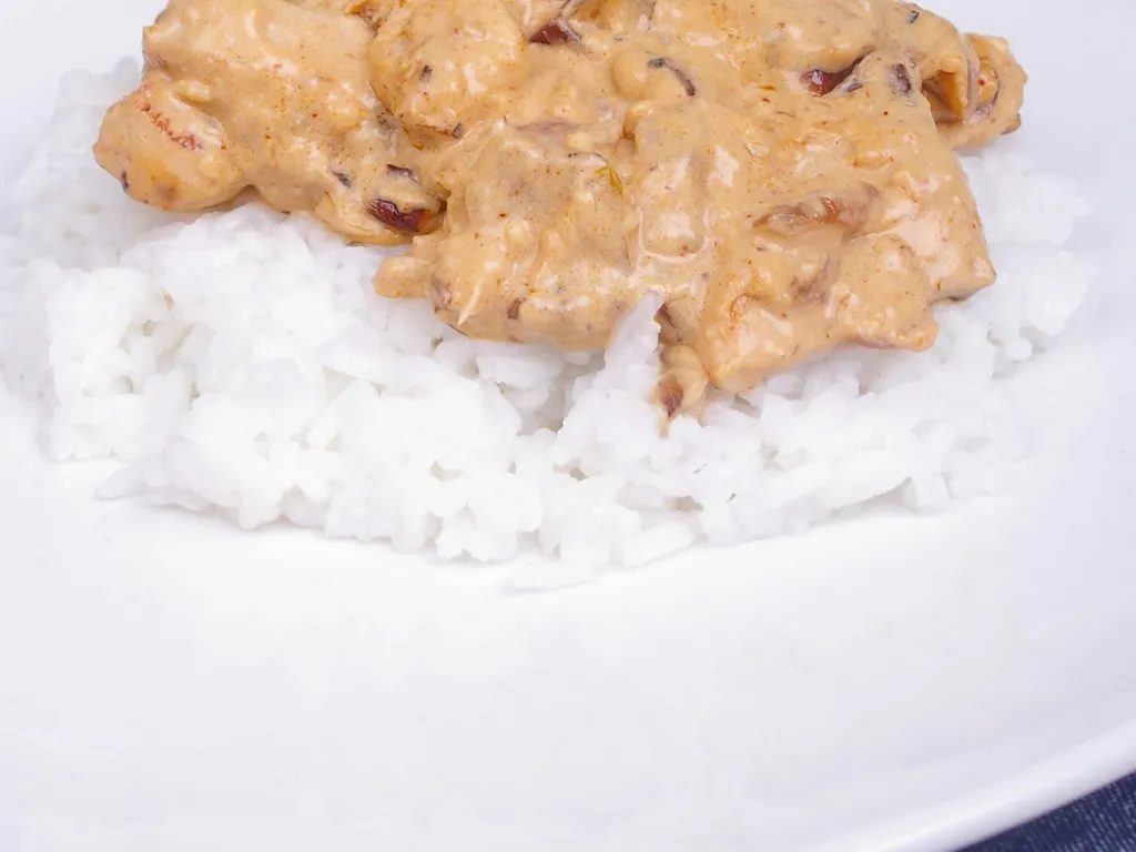 Poulet crémeux aux champignons et riz : Recette de Poulet crémeux aux  champignons et riz