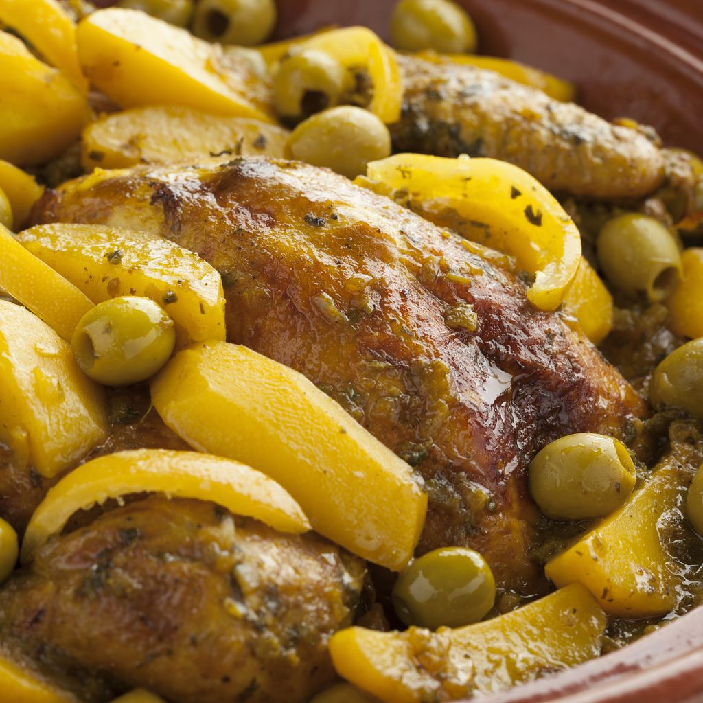 Tajine De Poulet Traditionnel Marocain Aux Olives Et Citrons Salés