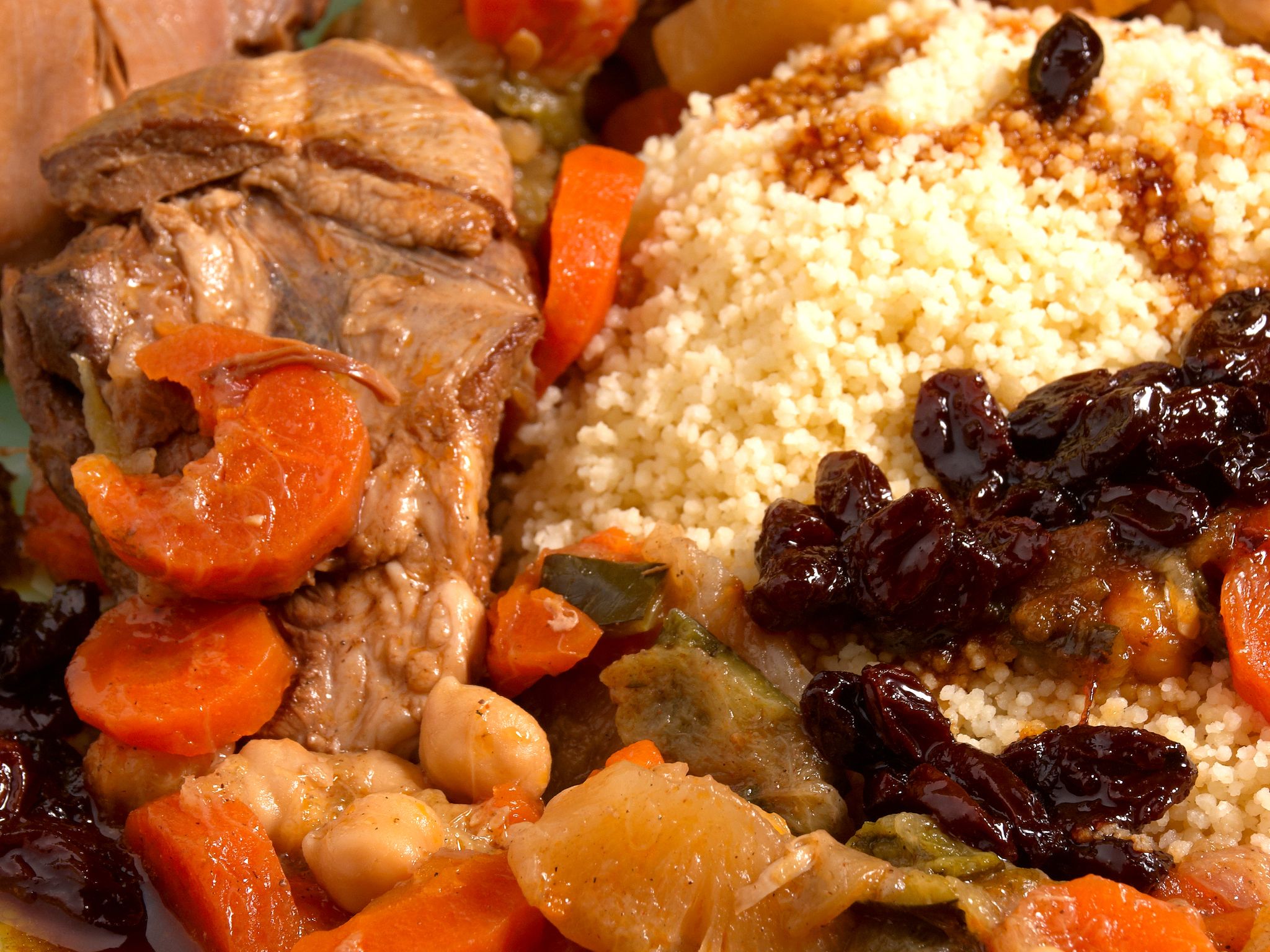 Tajine poulet, dattes, abricots secs et amandes Recette de Tajine