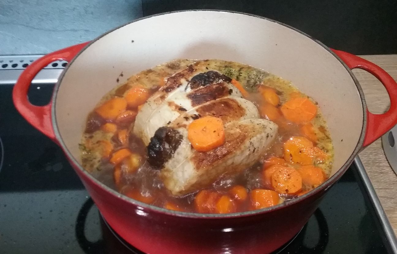 Rôti de porc pruneaux carottes Recette de Rôti de porc pruneaux carottes Marmiton