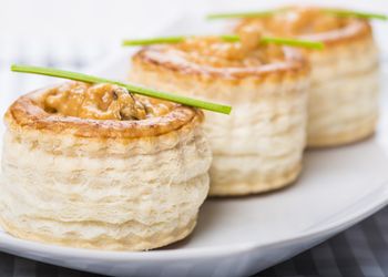 Bouchees A La Reine Aux Fruits De Mer Chorizo Et Pointes D Asperges Pique Assiette