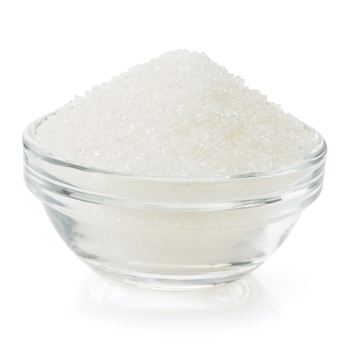 Кристаллический песок. Сахар песок. Мелкий сахар. Сахар в стакане на белом фоне. Стакан сахара на прозрачном фоне.