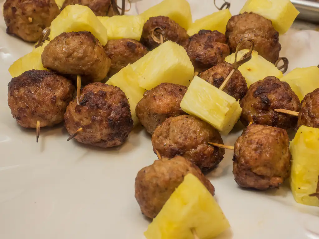 brochettes de boeuf haché à l'ananas