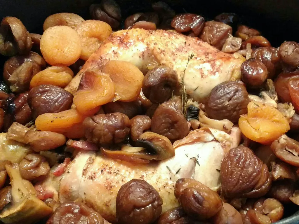 cuisses de poulet au miel, marrons et arbicots secs