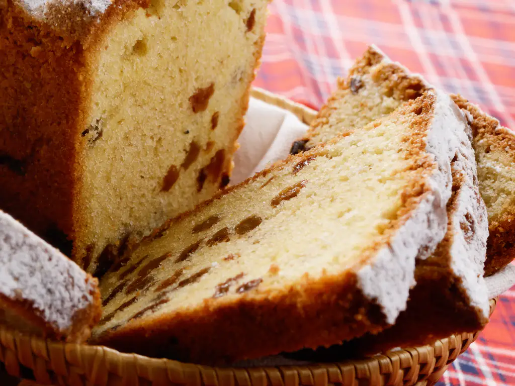 cake au roquefort, aux noix et aux raisins