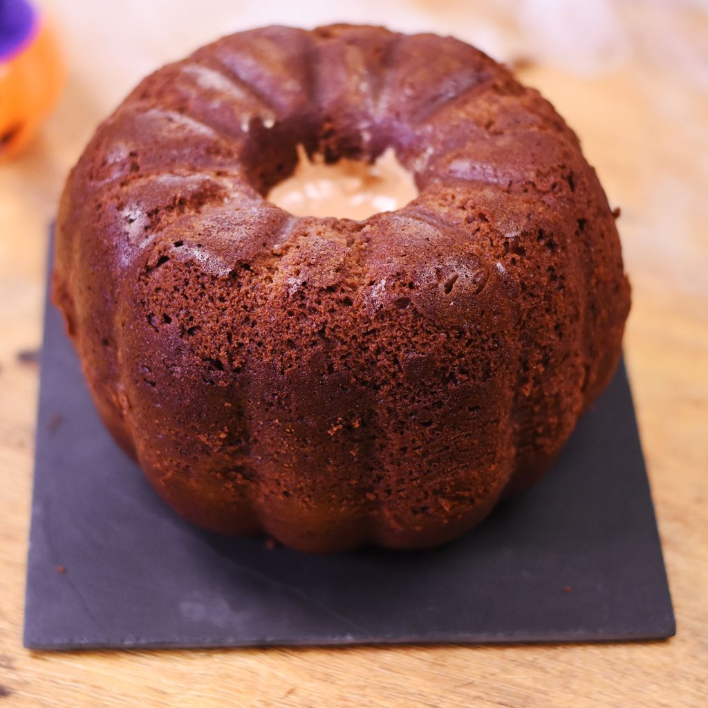 Gâteau au yaourt avec ses pépites de chocolat 🍫 de Cook With Em's - Cookpad