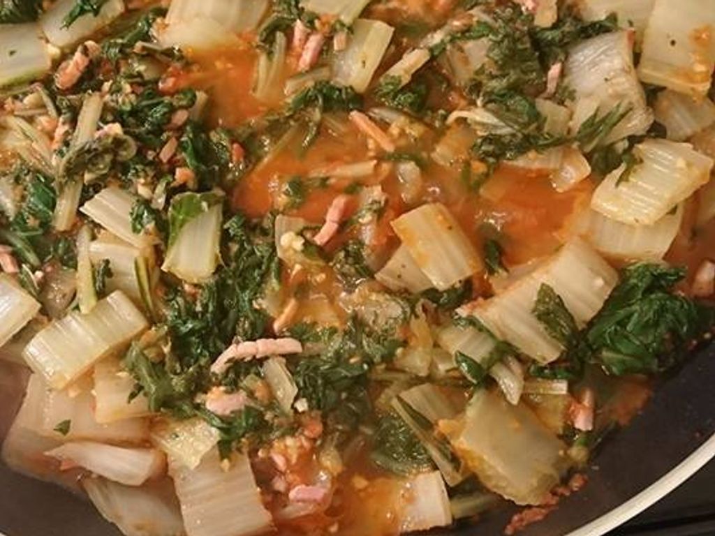 Blettes aux tomates et aux lardons fumés : Recette de Blettes aux