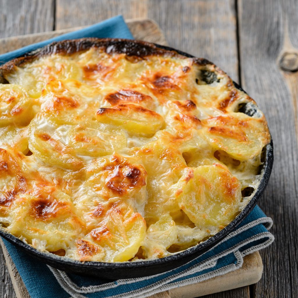 Gratin de pommes de terre au reblochon : Recette de Gratin de pommes de  terre au reblochon