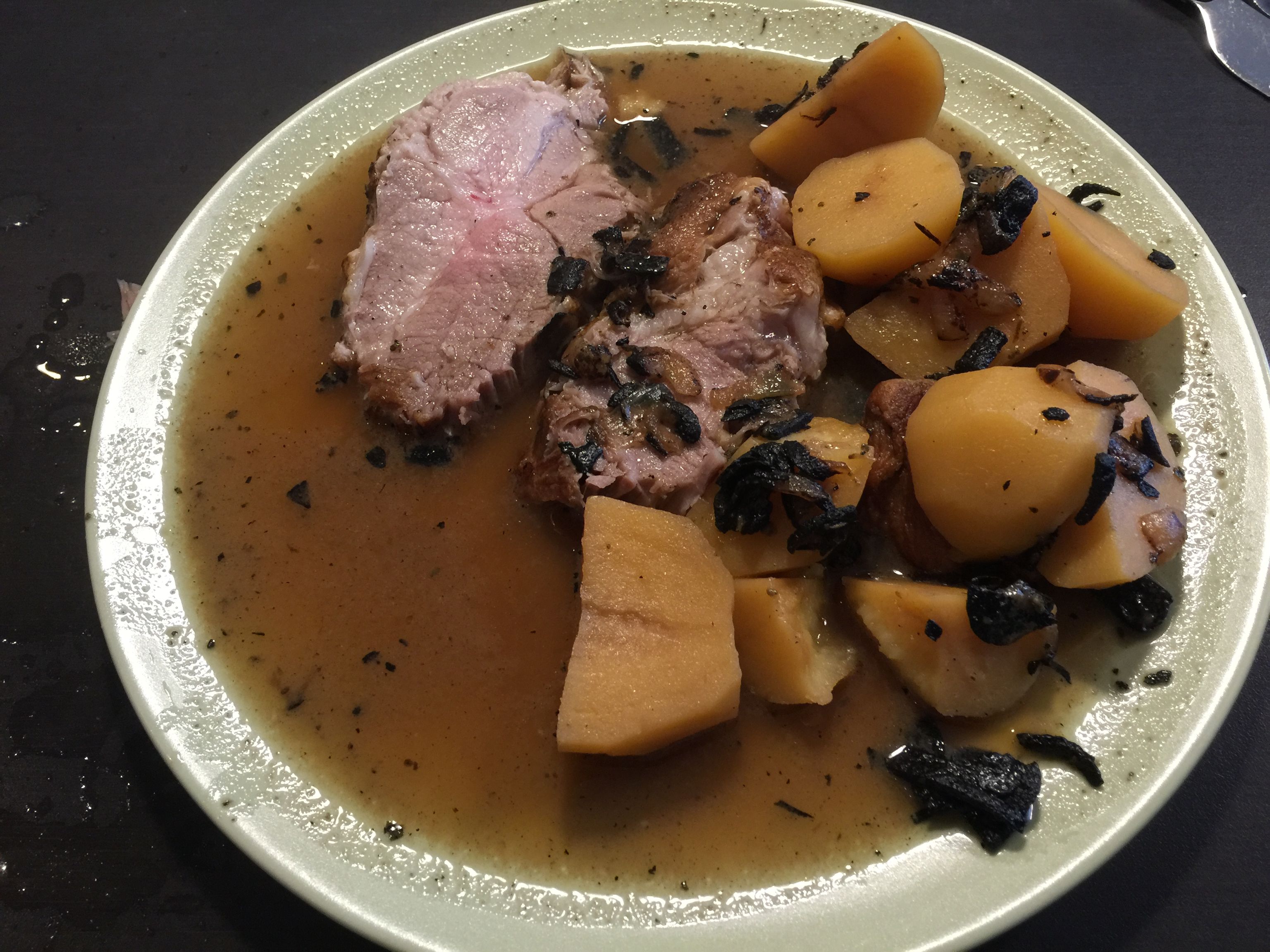 Poteille (ragoût de pomme de terre, oignons et porc) : Recette de