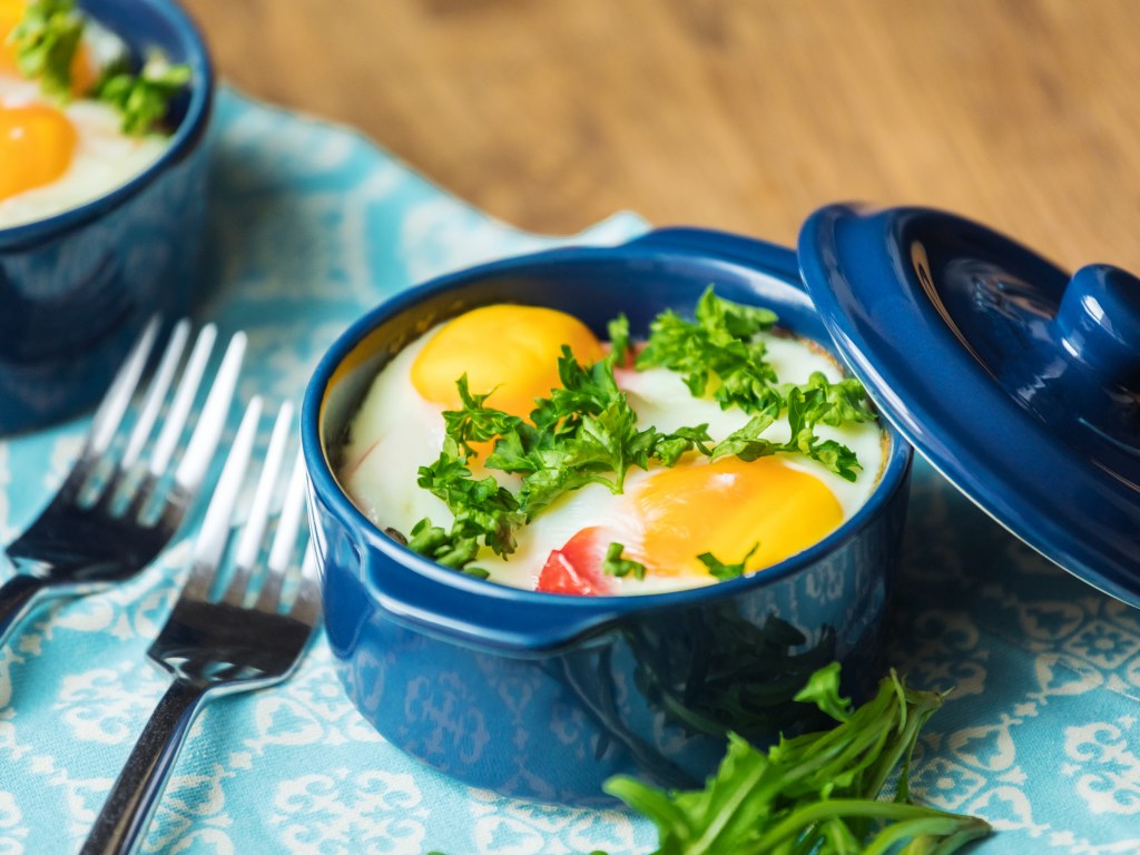 Oeufs Cocottes Au Poivrons Safranés : Recette De Oeufs Cocottes Au ...