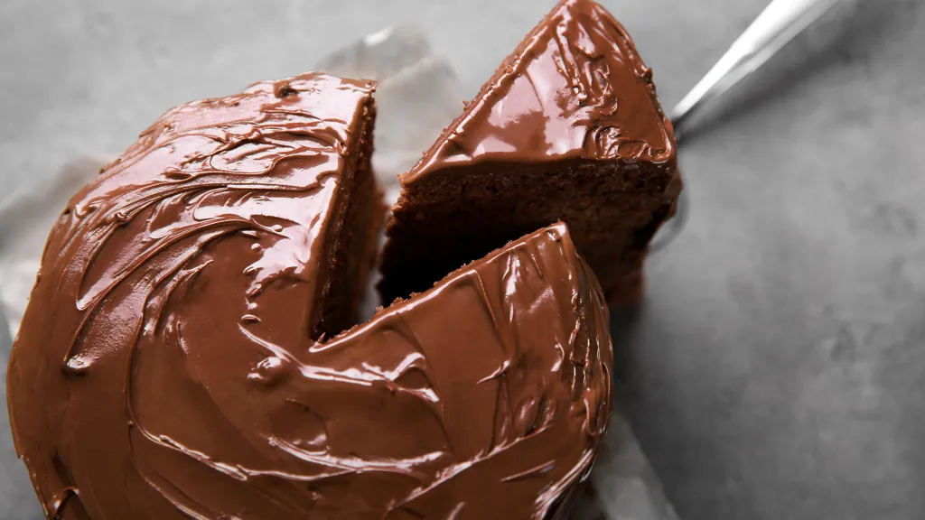 Gâteau d'anniversaire au chocolat - Recette de cuisine avec photos -  Meilleur du Chef