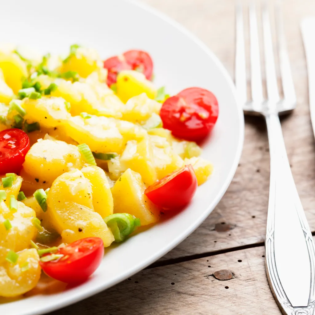 Salade Pomme De Terre Knacki Mayonnaise Salade de pommes de terres froides : recette de Salade de pommes de terres  froides