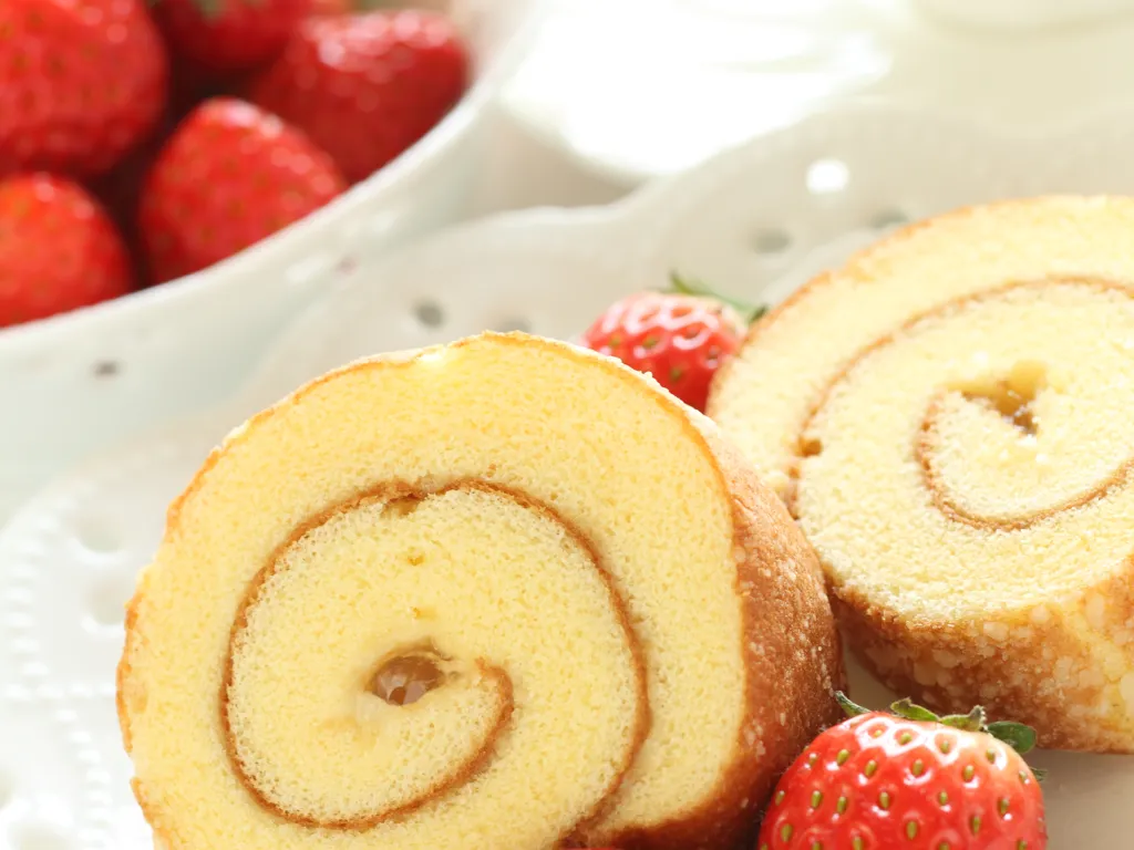 gâteau roulé aux fraises
