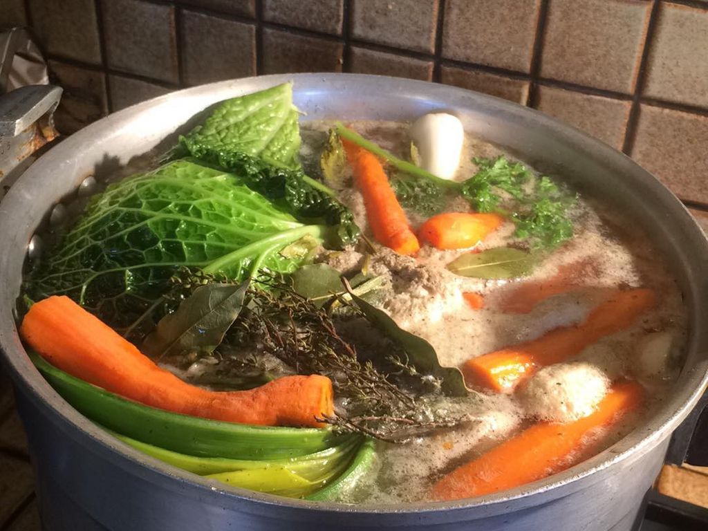 Langue de boeuf aux légumes : Recette de Langue de boeuf aux légumes