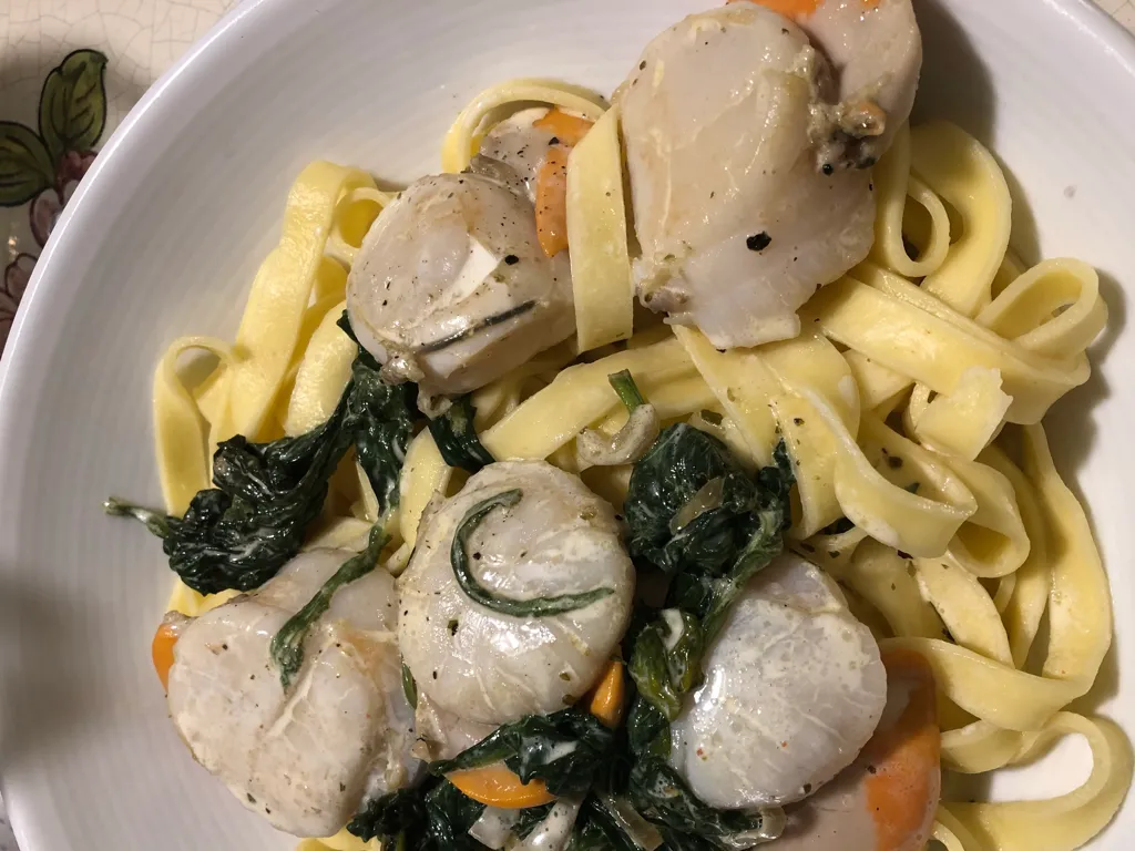 tagliatelles aux noix de st jacques et épinards
