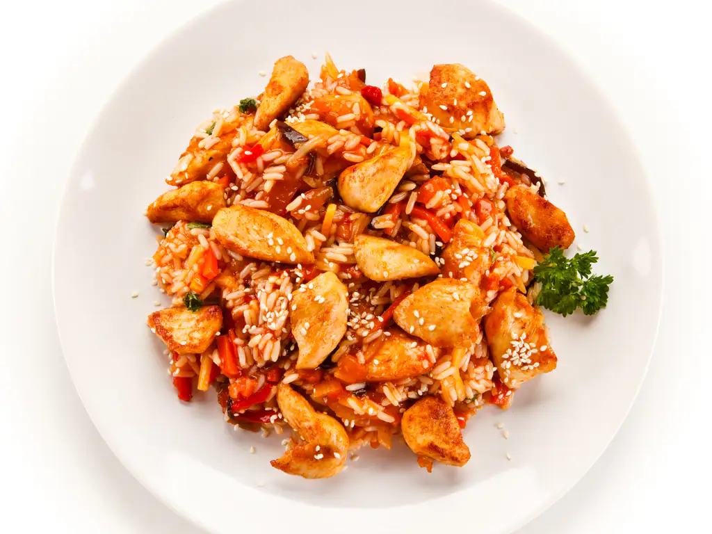 riz, poulet à la crème fraîche et à la tomate