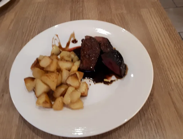 Magret De Canard Aux Pices Avec Duo De Pommes Saut Es Recette De