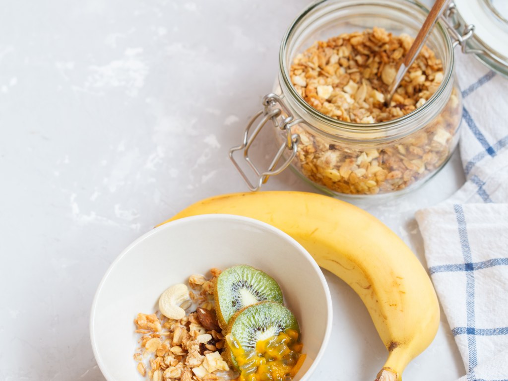 Recette Coupes de fruits au muesli et au yaourt