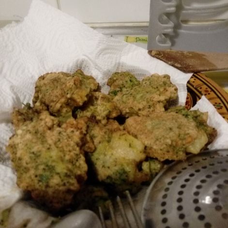 Beignets de brocolis : Recette de Beignets de brocolis - Marmiton