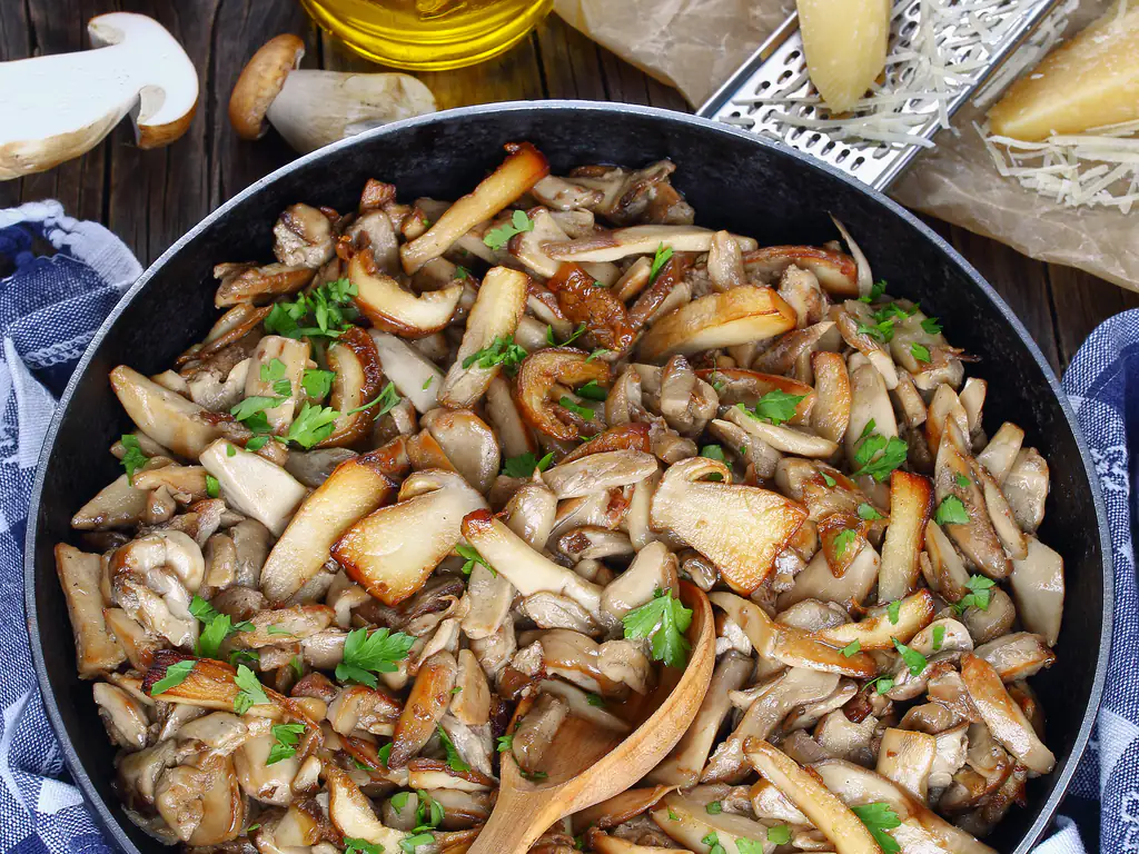 poêlée de cèpes aux herbes fraîches