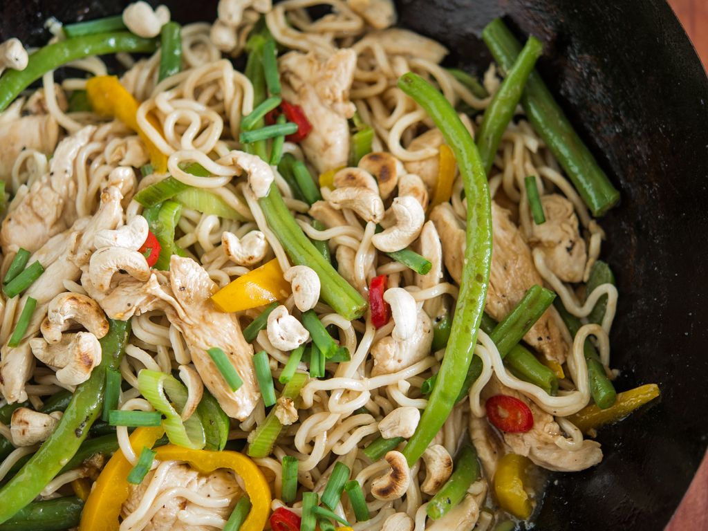 Nouilles Chinoises Sautées Au Wok (recette De Pekin) : Recette De ...