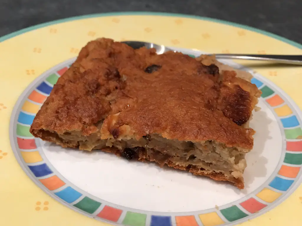 pudding de pain aux pommes et à la cannelle
