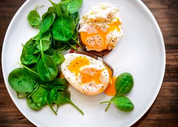 Oeufs Poches Recette De Base Recette De Oeufs Poches Recette