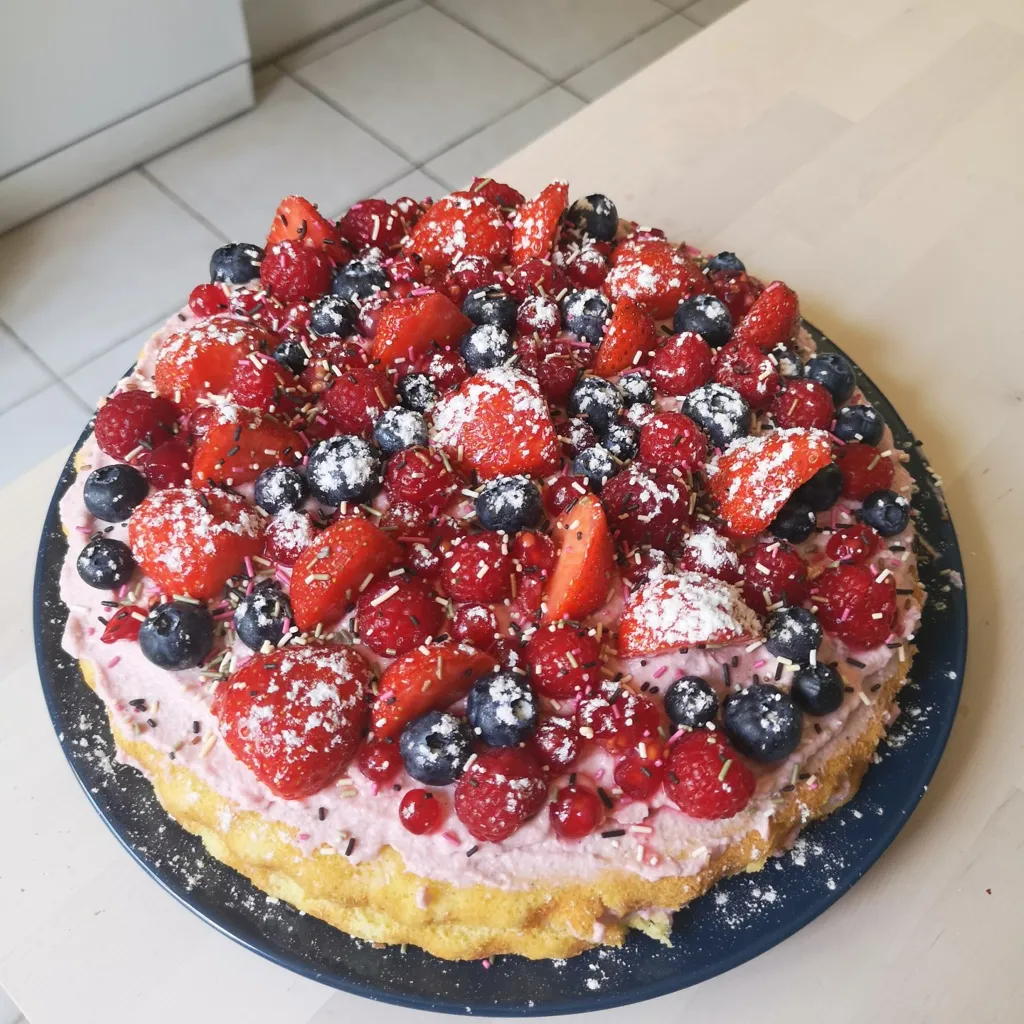 Genoise Aux Fruits Rouges Recette De Genoise Aux Fruits Rouges