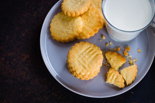 Biscuits sablés au beurre : Recette de Biscuits sablés au beurre - Marmiton