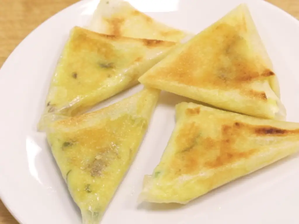 samossas d’orties, chèvre et noisettes