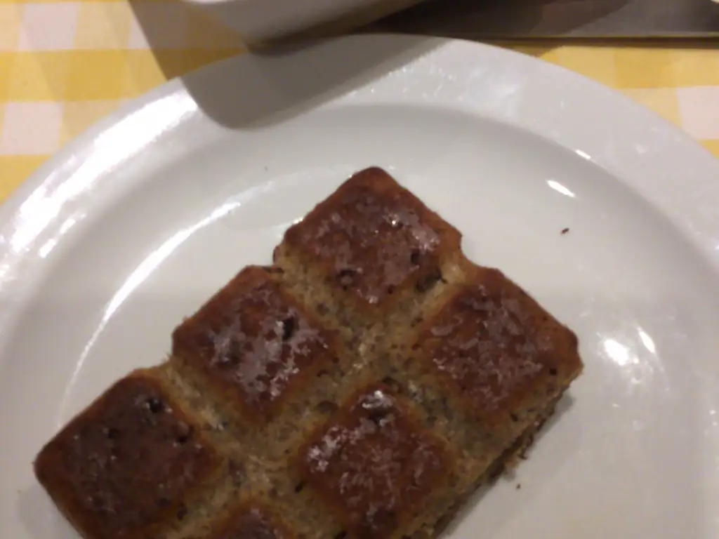 gâteau de pain aux raisins secs