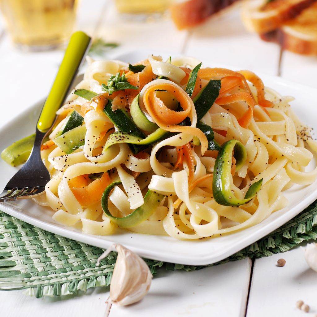 Tagliatelles de carottes, oeuf et petits légumes Préparation 15 mn