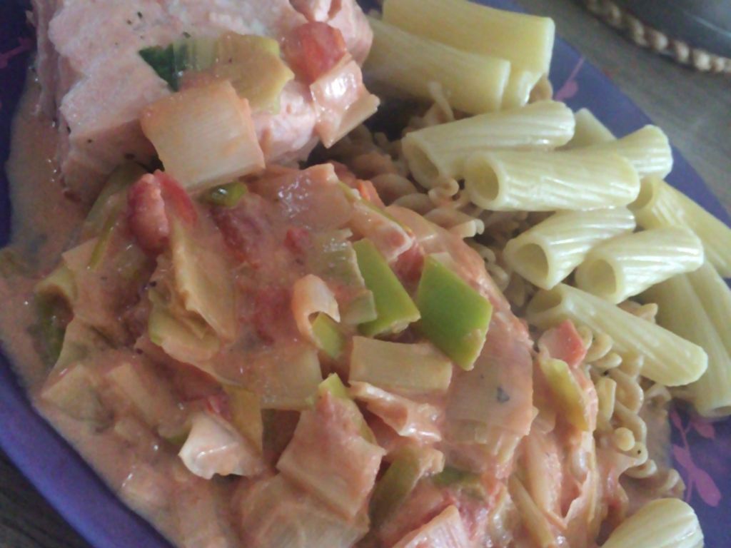 Saumon poché à la fondue de poireaux Recette de Saumon poché à la