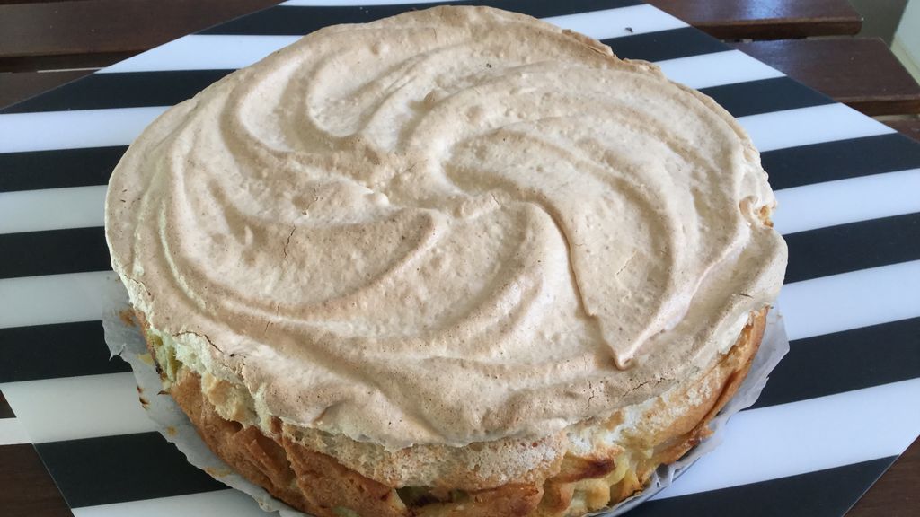 Gateau A La Rhubarbe Et Meringue Amandine Recette De Gateau A La Rhubarbe Et Meringue Amandine