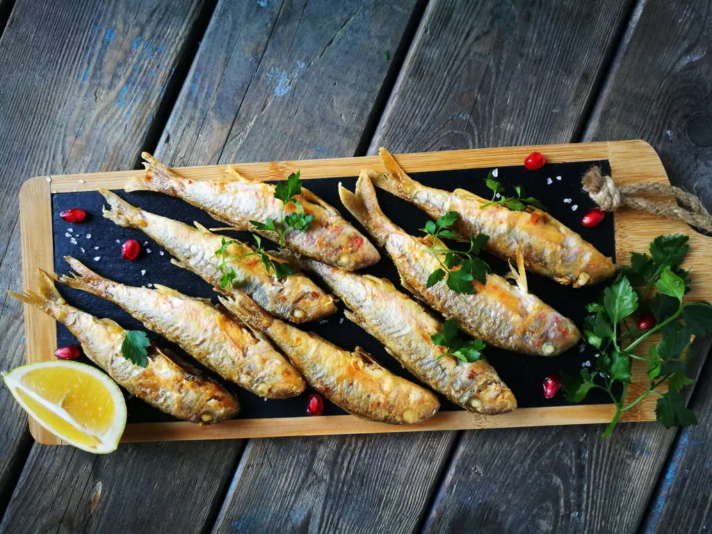 Salmonetes a la plancha con aceitunas