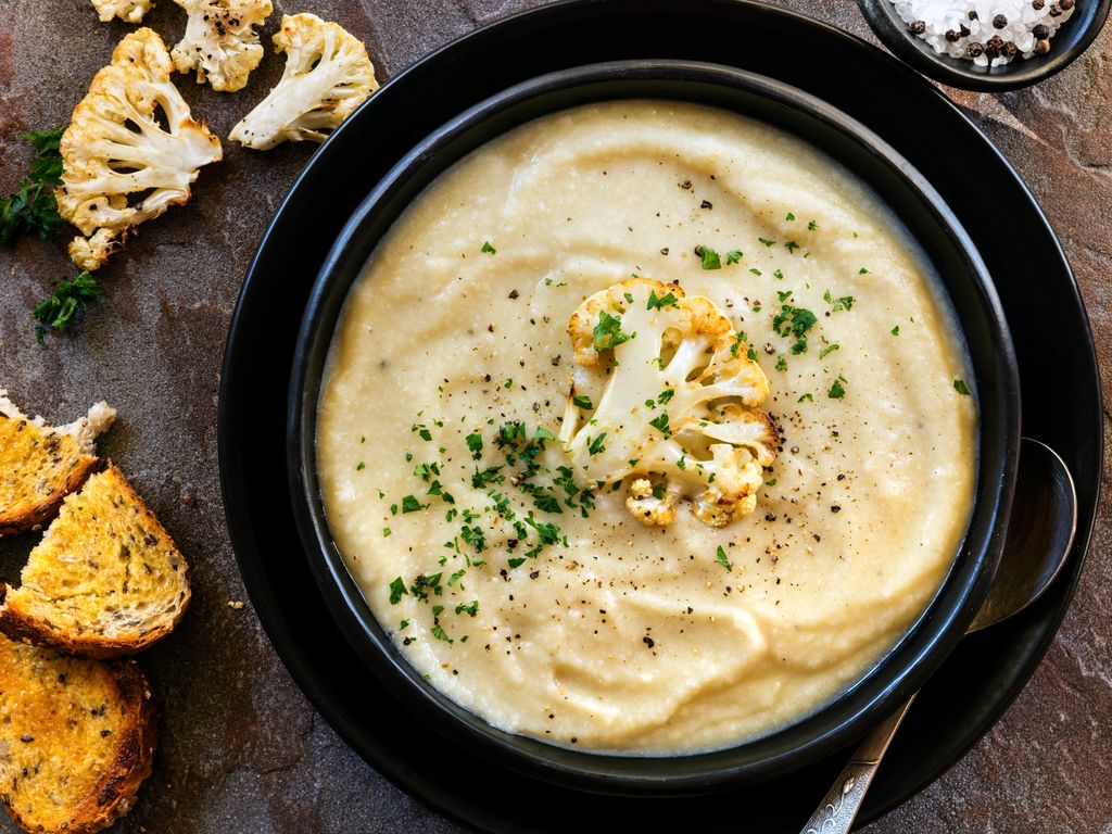 Soupe De Chou Fleur Roti Au Cheddar Et A L'ail Velouté de chou-fleur au Monsieur Cuisine : Recette de Velouté de chou