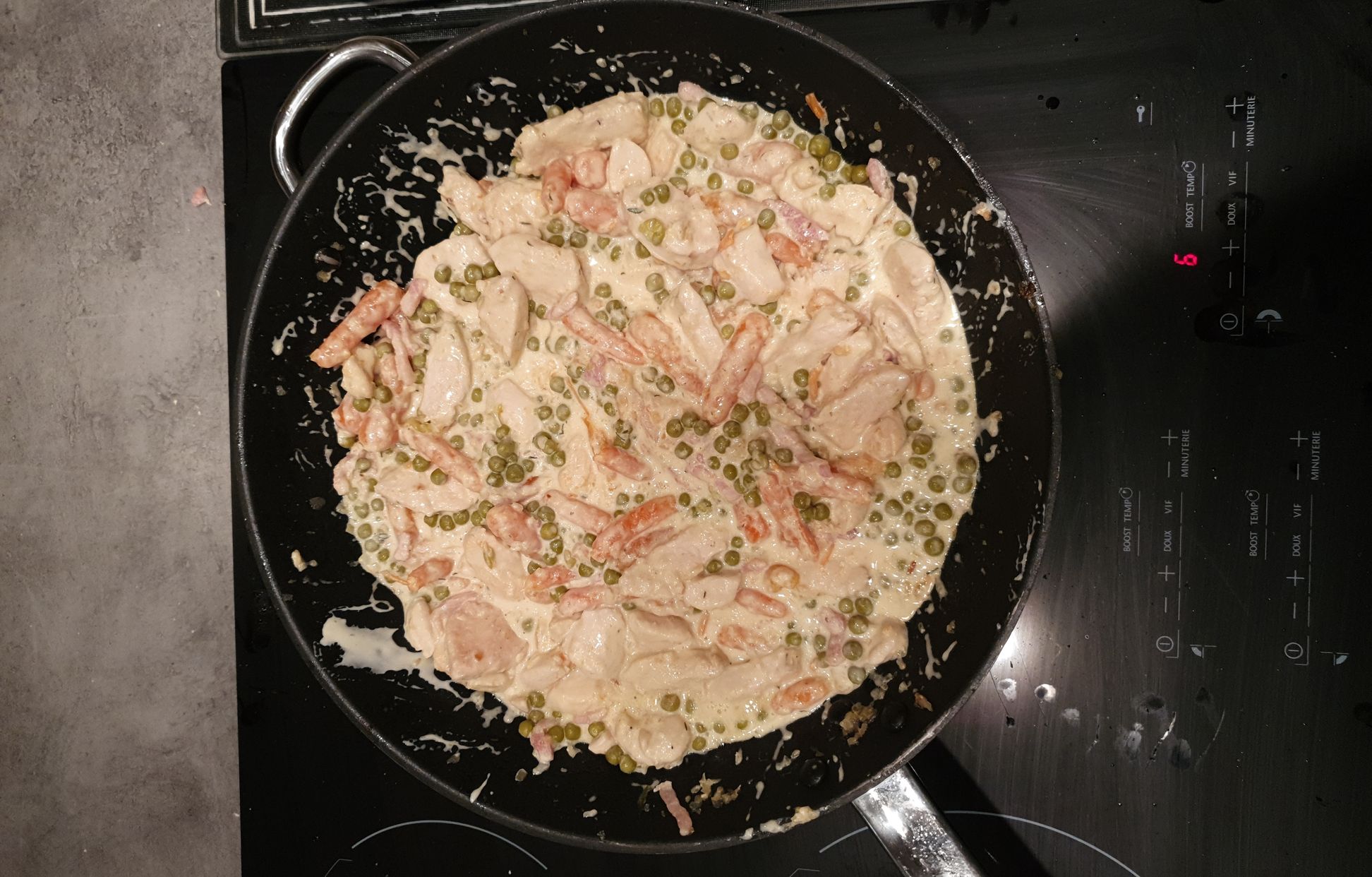 Poulet aux petits poiscarottes Recette de Poulet aux petits pois