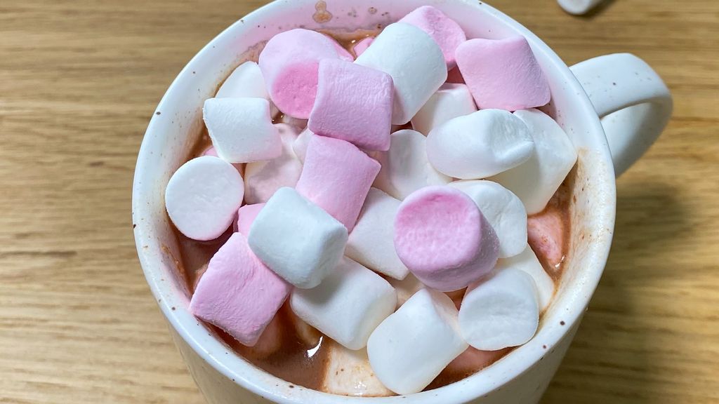 Chocolat Chaud De Noël Avec Des Guimauves Sur Fond De Noël