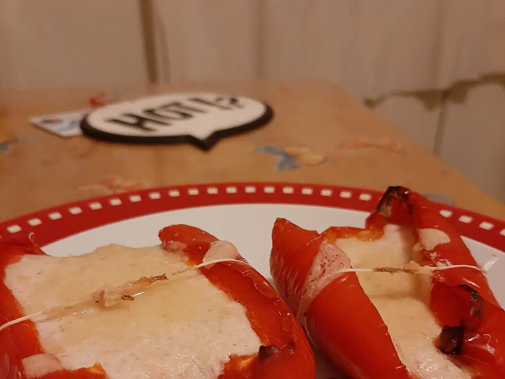 poivrons farcis au chèvre et au jambon blanc.