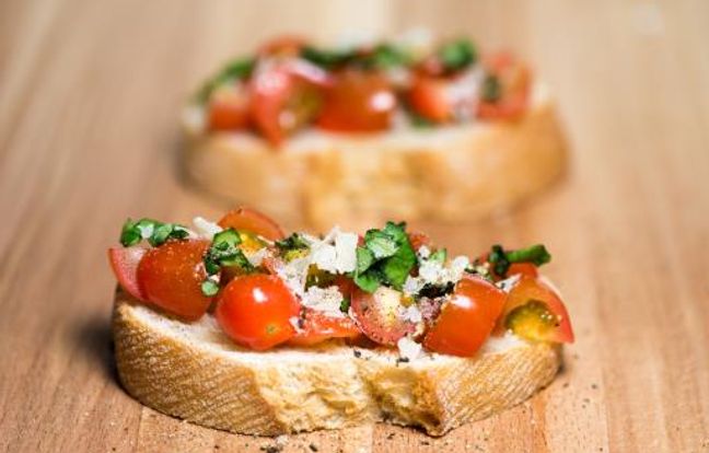 Bruschetta aubergines tomates mozzarella : Recette de Bruschetta ...