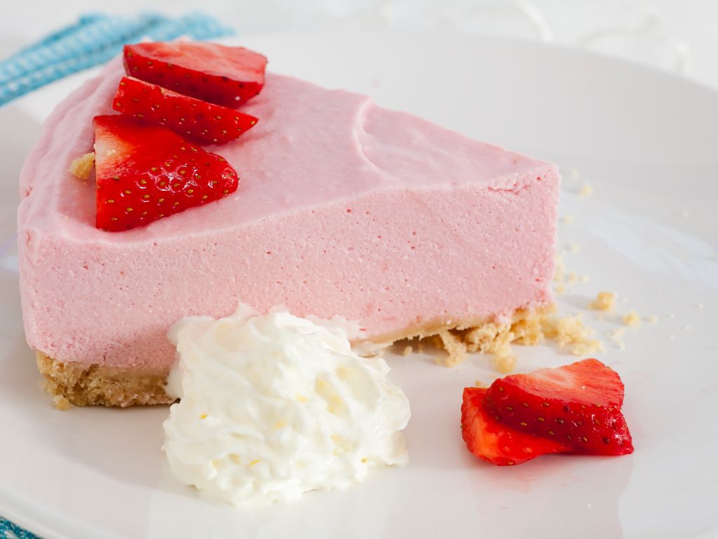 Bavarois Aux Fraises Sur Génoise : Recette De Bavarois Aux Fraises Sur ...