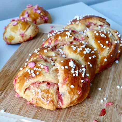 Brioche Tressée Aux Pralines Roses : Recette De Brioche Tressée Aux ...