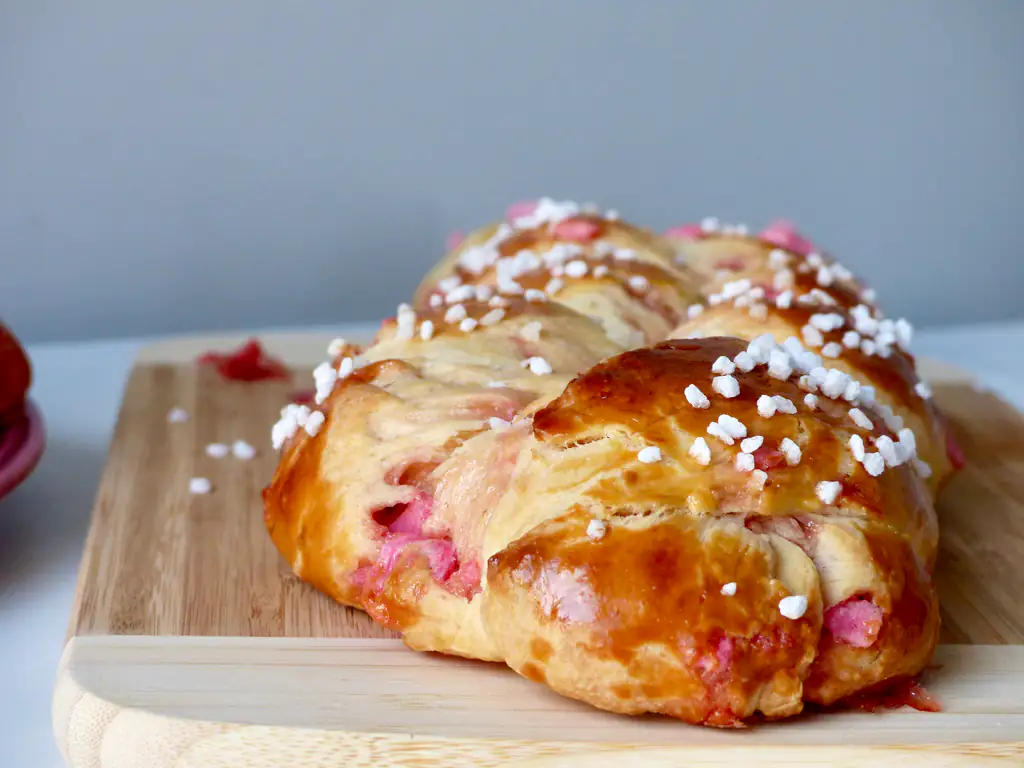 brioche tressée aux pralines roses