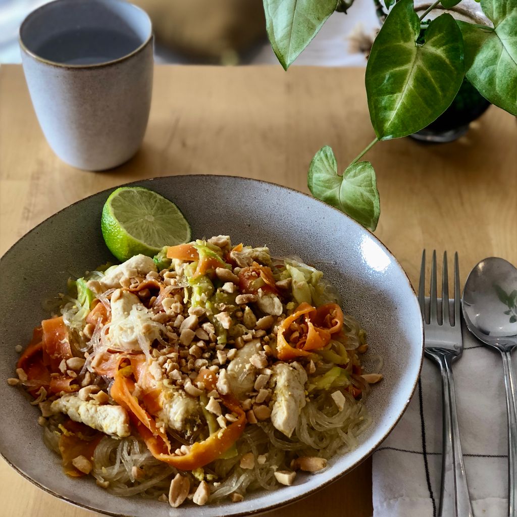 Recette Pad Thai, vermicelles de riz sautés aux gambas et cacahuètes